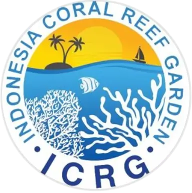 Logo de l'Indonesia Coral Reef Garden, avec un paysage marin stylisé mettant en vedette un récif corallien, un poisson et des palmiers sous un soleil couchant, encerclé par le nom ICRG.